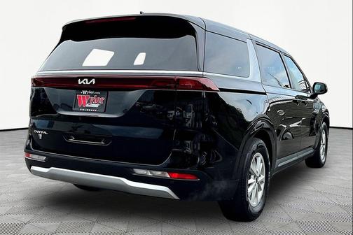 Aurora Black Pearl 2024 Kia Carnival LX