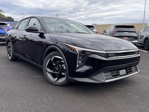 Aurora Black Pearl 2026 Kia K4 EX