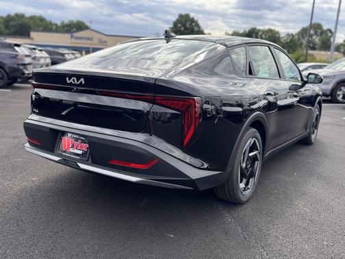 Aurora Black Pearl 2026 Kia K4 EX