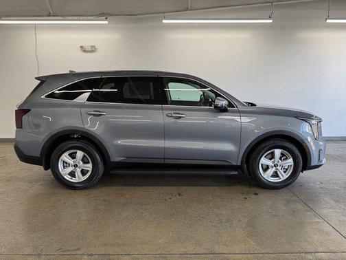 2025 Kia Sorento LX