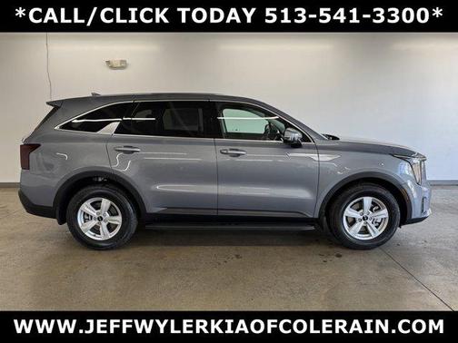 2025 Kia Sorento LX
