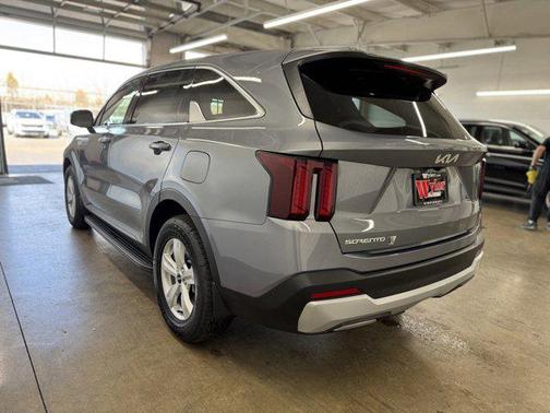 2025 Kia Sorento LX