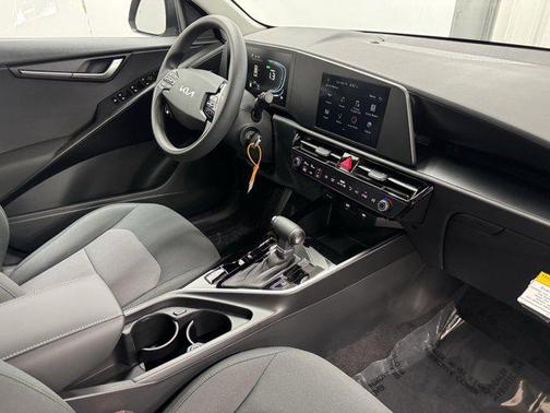 2025 Kia Niro LX