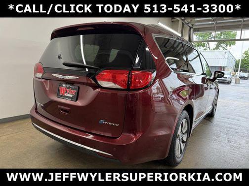 2017 Chrysler Pacifica Hybrid Platinum