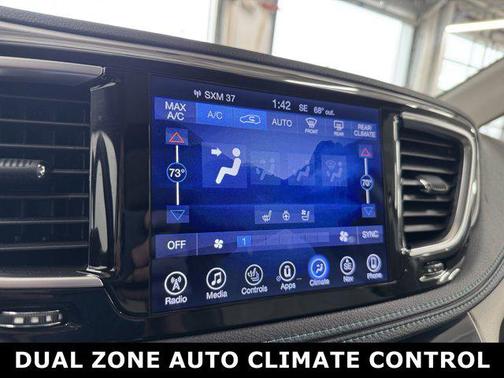 2017 Chrysler Pacifica Hybrid Platinum