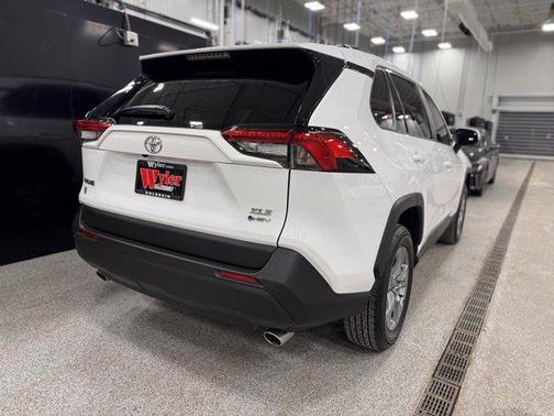 2025 Toyota RAV4 Hybrid XLE