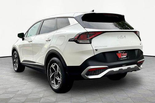 Snow White Pearl 2023 Kia Sportage LX