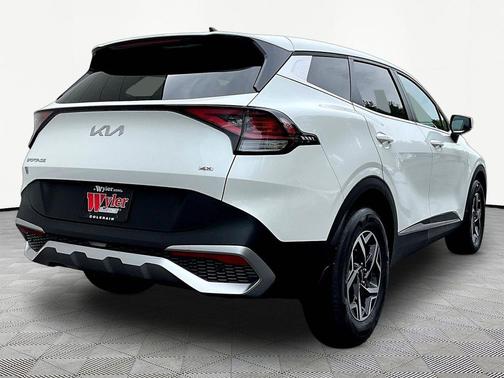 Snow White Pearl 2023 Kia Sportage LX
