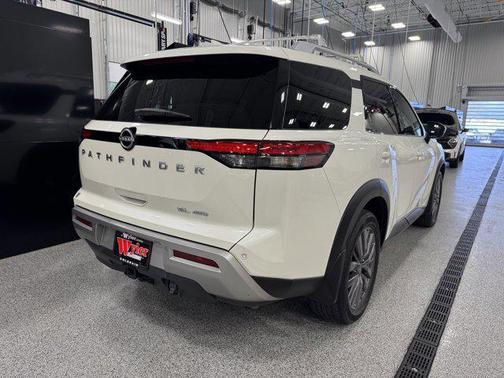 2023 Nissan Pathfinder SL 4WD