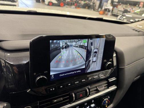 2023 Nissan Pathfinder SL 4WD