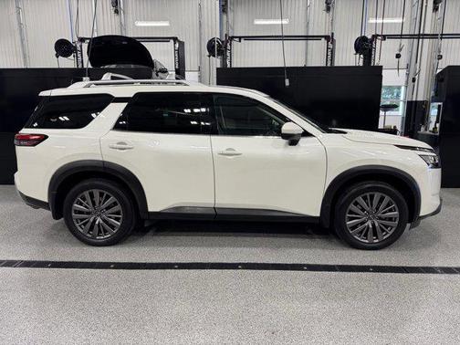 2023 Nissan Pathfinder SL 4WD