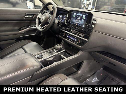 2023 Nissan Pathfinder SL 4WD