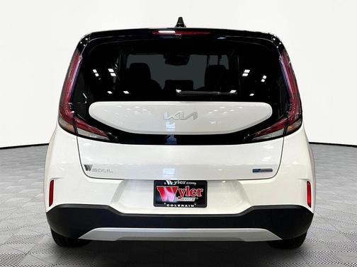 Snow White Pearl 2024 Kia Soul EX