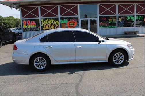 2017 Volkswagen Passat 1.8T S