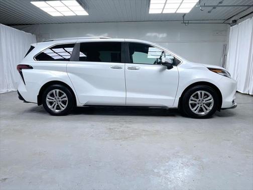 2023 Toyota Sienna Platinum 7 Passenger