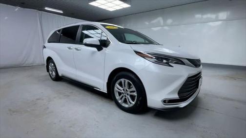 2023 Toyota Sienna Platinum 7 Passenger
