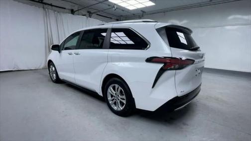 2023 Toyota Sienna Platinum 7 Passenger