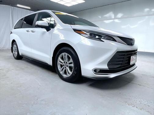 2023 Toyota Sienna Platinum 7 Passenger