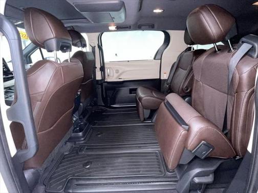 2023 Toyota Sienna Platinum 7 Passenger