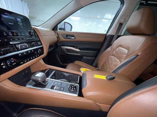 2022 Nissan Pathfinder Platinum 4WD