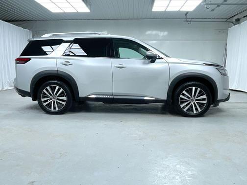 2022 Nissan Pathfinder Platinum 4WD
