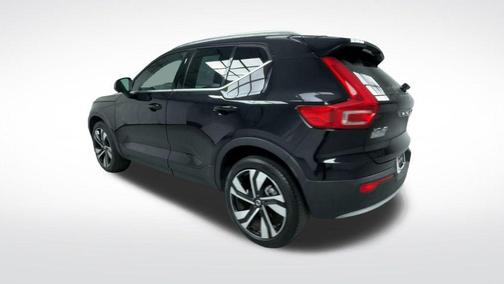 2025 Volvo XC40 B5 Plus Bright Theme