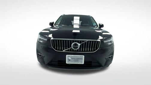 2025 Volvo XC40 B5 Plus Bright Theme