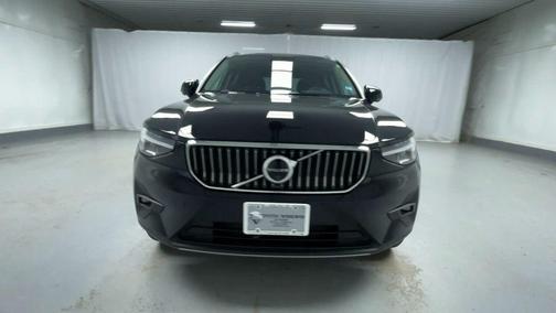 2025 Volvo XC40 B5 Plus Bright Theme