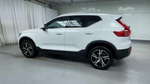 2025 Volvo XC40 B5 Core Bright Theme