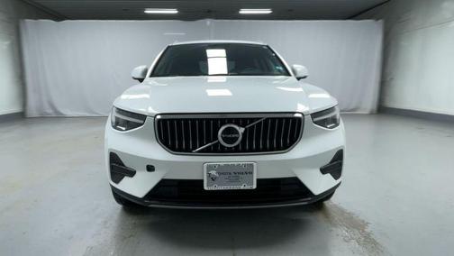 2025 Volvo XC40 B5 Core Bright Theme