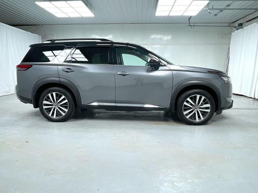 2022 Nissan Pathfinder Platinum 4WD