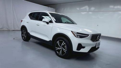 2025 Volvo XC40 B5 Core Bright Theme