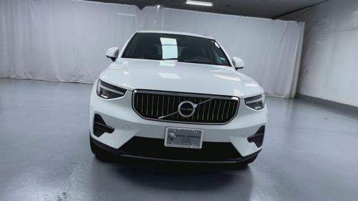 2025 Volvo XC40 B5 Core Bright Theme