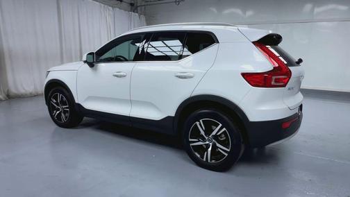 2025 Volvo XC40 B5 Core Bright Theme