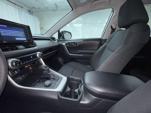 2020 Toyota RAV4 Hybrid LE