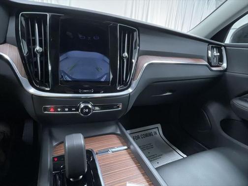 2024 Volvo S60 B5 Plus Dark Theme