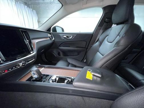 2024 Volvo S60 B5 Plus Dark Theme