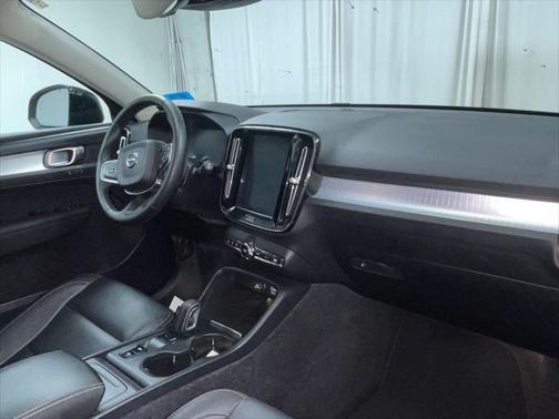 2019 Volvo XC40 T5 Momentum