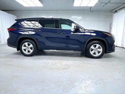 2022 Toyota Highlander LE