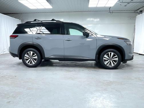 2022 Nissan Pathfinder SL 4WD