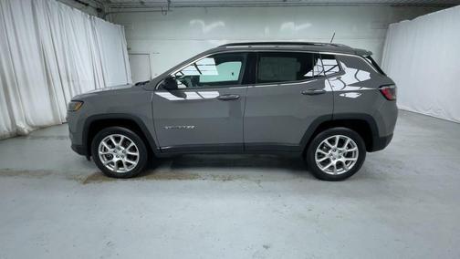 2023 Jeep Compass Latitude Lux