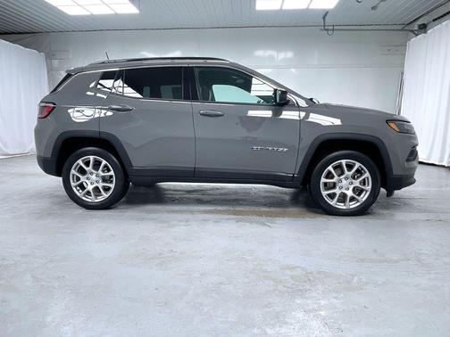 2023 Jeep Compass Latitude Lux