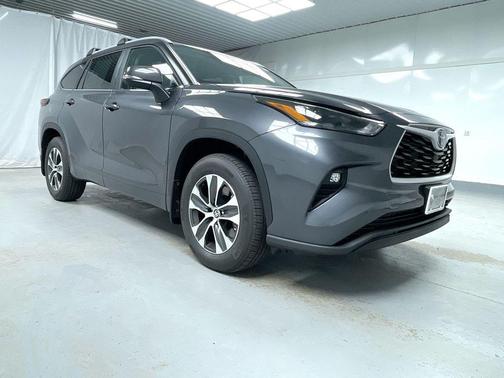 2025 Toyota Highlander XLE