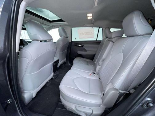 2025 Toyota Highlander XLE