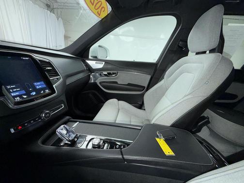 2021 Volvo XC90 Recharge Plug-In Hybrid T8 Inscription 7 Passenger