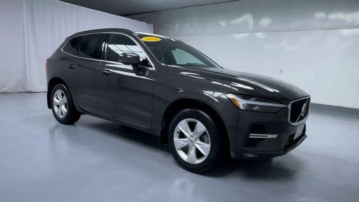 2022 Volvo XC60 B5 Momentum