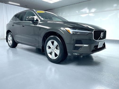 2022 Volvo XC60 B5 Momentum