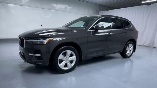 2022 Volvo XC60 B5 Momentum