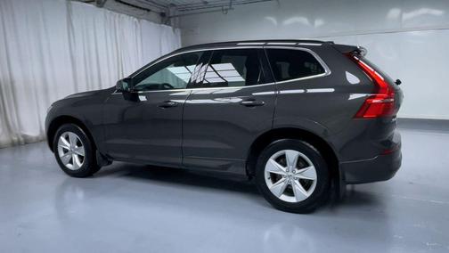 2022 Volvo XC60 B5 Momentum