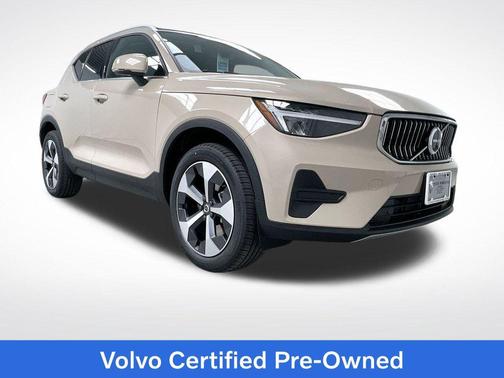 2025 Volvo XC40 B5 Core Bright Theme